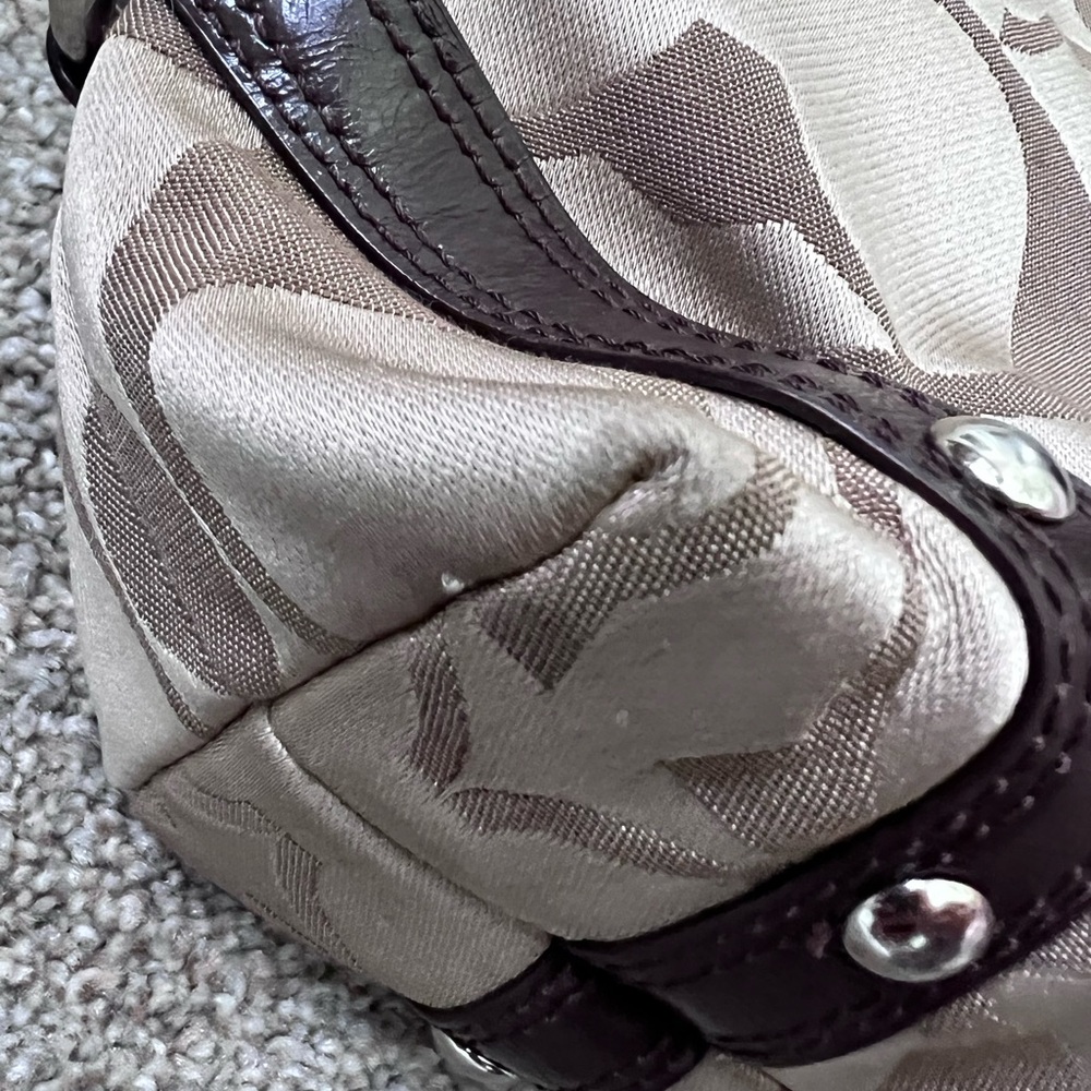 Authentic Coach Hobo Signature shoulder bag. Needs cleaning, no major wear. - Picture 2 of 15